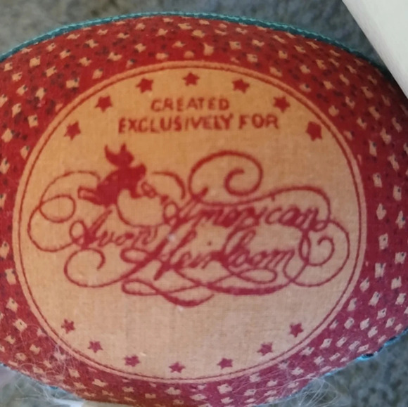 Vintage Avon American  Heirloom Porcelain Maiden Doll Circa 1981 - Picture 6 of 6